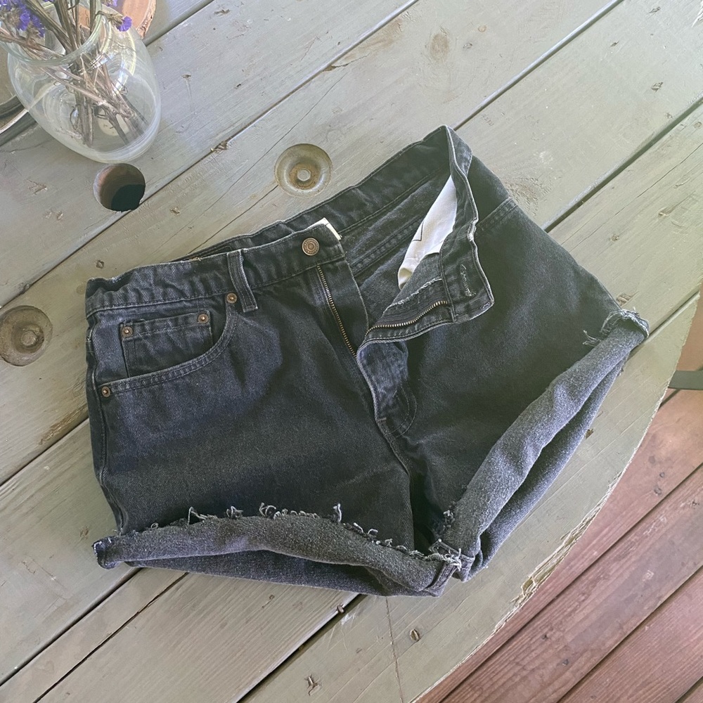 Levi’s 550 Black Cut Offs 🖤